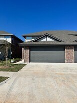 230 SW 34th St in Moore, OK - Building Photo