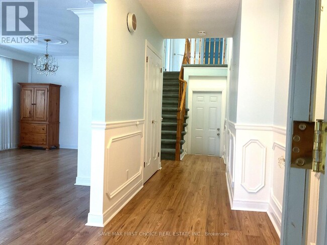 15 Terryhill Crescent in Toronto, ON - Building Photo - Building Photo