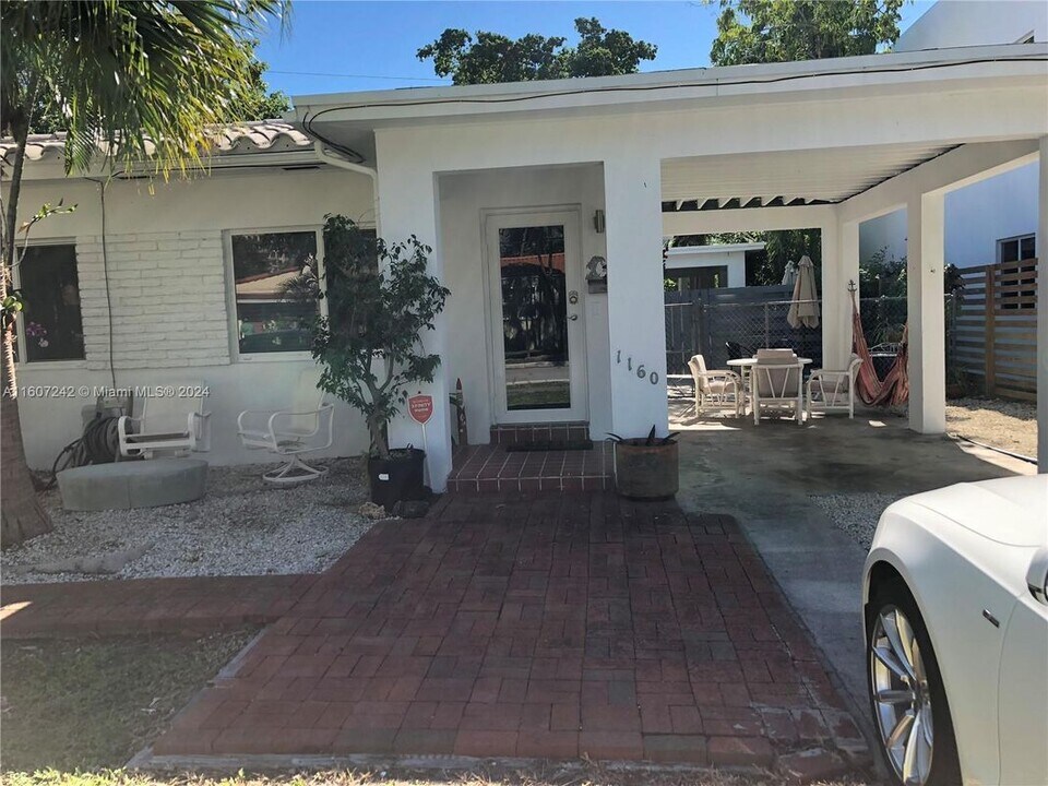 1160 SW 22nd Terrace in Miami, FL - Building Photo