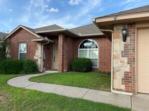 7916 Breezewood Dr in Oklahoma City, OK - Building Photo - Building Photo