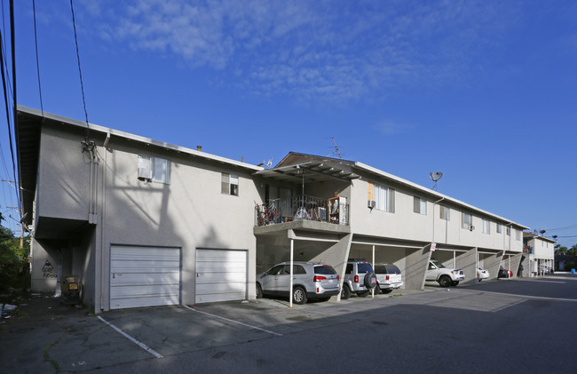 1050 Highland Ave in Santa Clara, CA - Building Photo - Building Photo