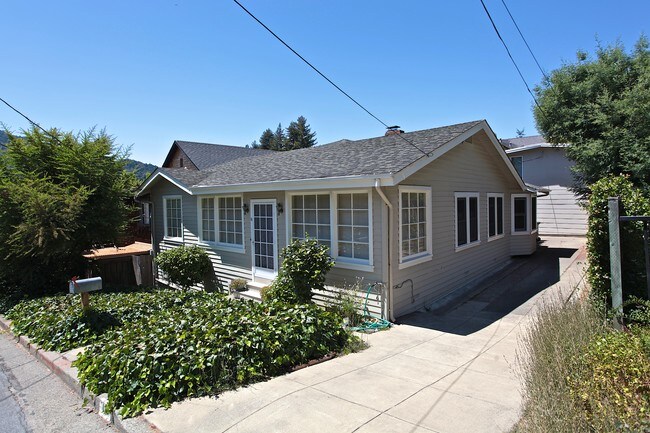 11 Stetson Ave in Kentfield, CA - Foto de edificio - Building Photo