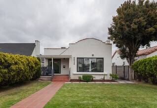 8936 S Manhattan Pl in Los Angeles, CA - Building Photo - Building Photo
