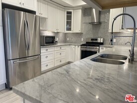 1654 Greenfield Ave in Los Angeles, CA - Building Photo