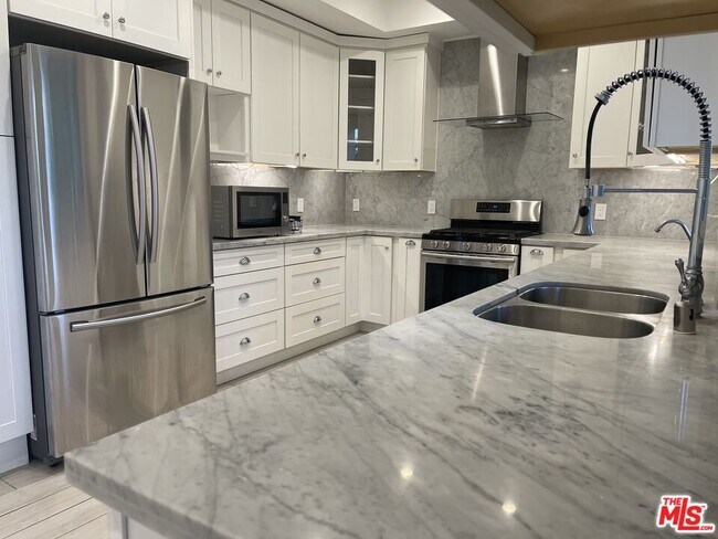 property at 1654 Greenfield Ave
