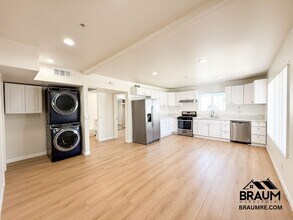 1415 Centinela Ave in Santa Monica, CA - Building Photo - Building Photo