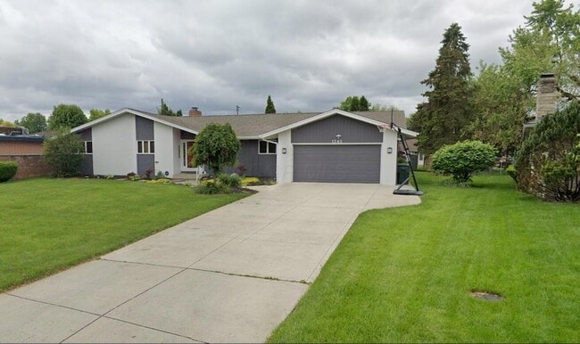 property at 1585 S Roosevelt Ave