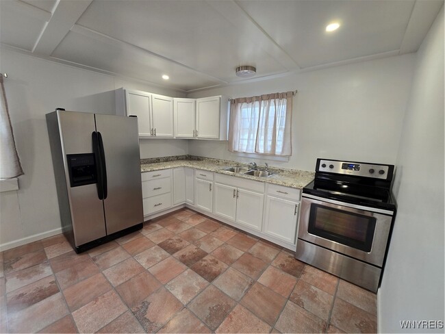 12 Maple Ave in Middleport, NY - Building Photo - Building Photo
