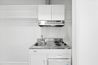 11661 Erwin St in Los Angeles, CA - Building Photo - Building Photo