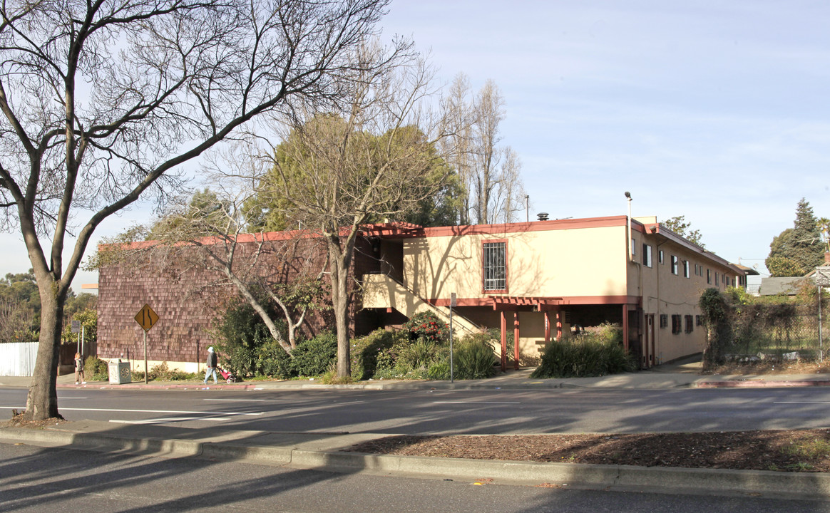 3451 35th Ave in Oakland, CA - Building Photo