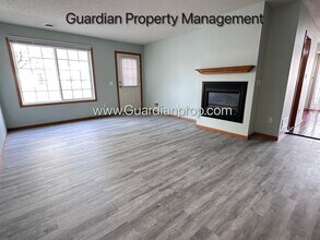 15952 Finch Ln in Apple Valley, MN - Building Photo - Building Photo