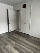 10631 Saratoga St in Oak Park, MI - Building Photo