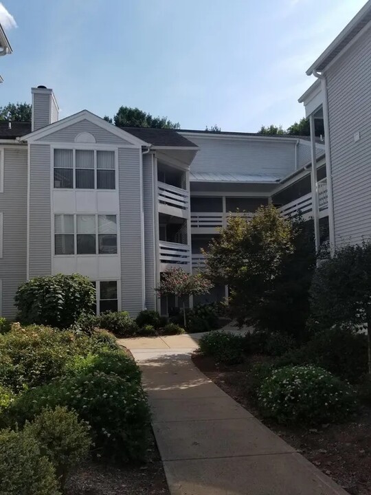 10303 Appalachian Cir in Oakton, VA - Building Photo