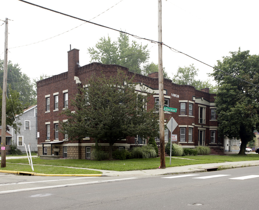 701 E Main St in Kent, OH - Building Photo