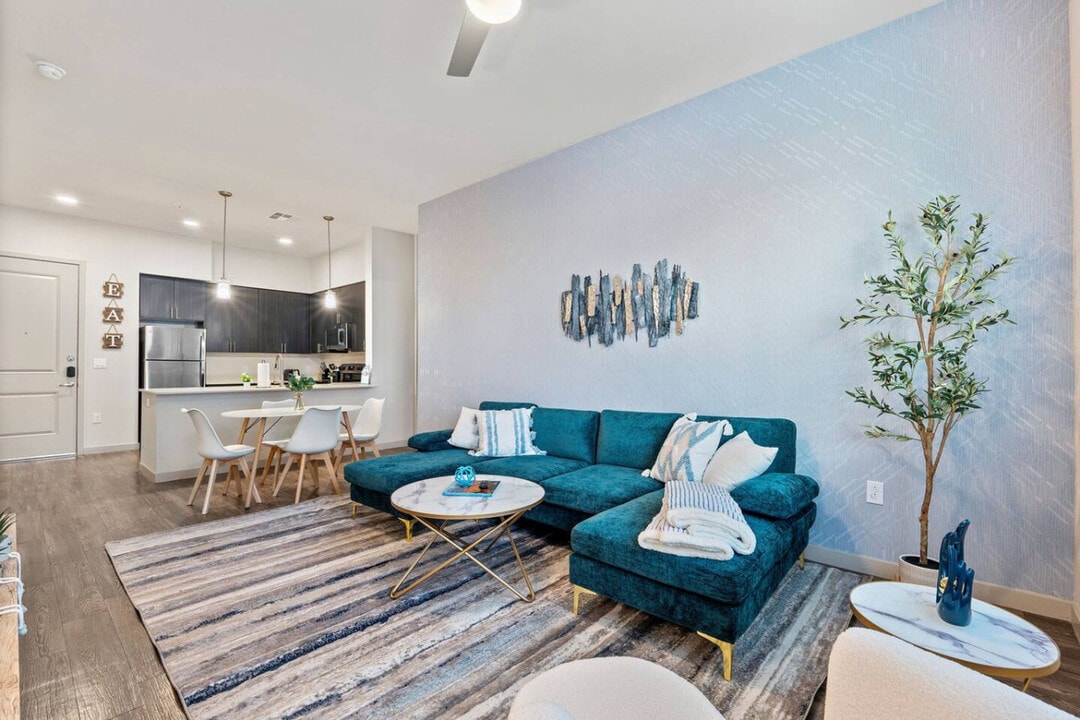 500 W Broadway Rd in Tempe, AZ - Building Photo