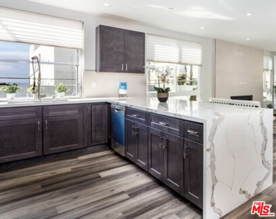 20 Catamaran St in Marina Del Rey, CA - Building Photo