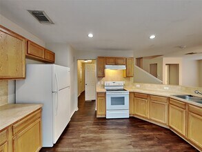 2219 Shady Pine Dr in Conroe, TX - Building Photo - Building Photo