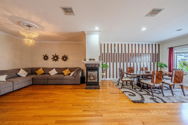 29 Jacob's Landing Way in Secaucus, NJ - Building Photo - Building Photo