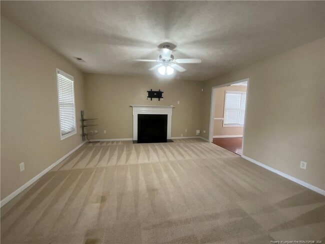 223 Lochwood Dr in Raeford, NC - Building Photo - Building Photo