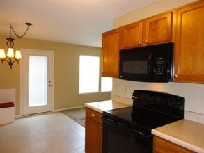 2411 Collins Way in Greenfield, IN - Building Photo - Building Photo