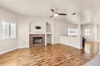 15804 Crest Ln in Gardena, CA - Foto de edificio - Building Photo