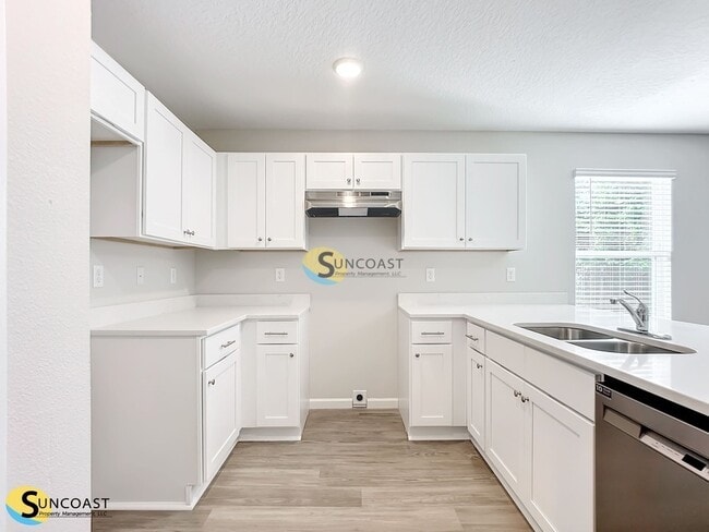 6445 Breezy Oaks Wy in Jacksonville, FL - Foto de edificio - Building Photo