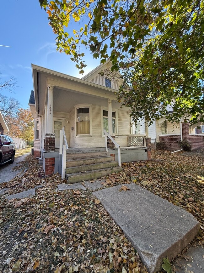 property at 1347 E Prairie Ave