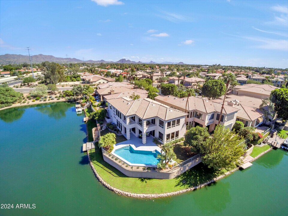 10172 E Cochise Dr in Scottsdale, AZ - Foto de edificio