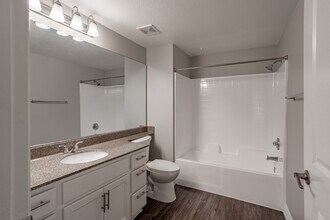 TERRAZA DEL SOL in Rancho Cucamonga, CA - Foto de edificio - Interior Photo