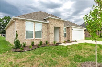 452 W Gosling Isle in Farmington, AR - Building Photo - Building Photo