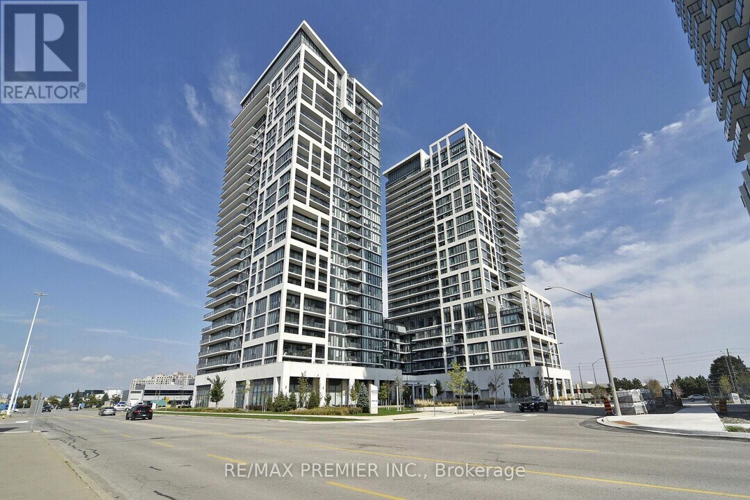 9000 Jane St in Vaughan, ON - Building Photo