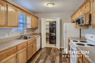 1150 E 17th Ave in Springfield, TN - Foto de edificio - Building Photo