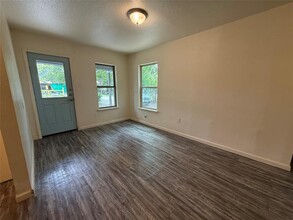 505 Ruddy St in Lockhart, TX - Building Photo - Building Photo