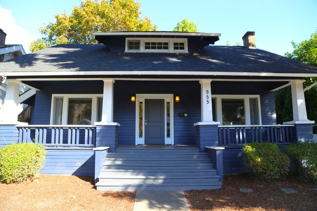 955 NW Van Buren Ave