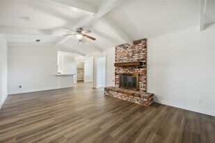 12418 A Bar Dr in Santa Fe, TX - Building Photo