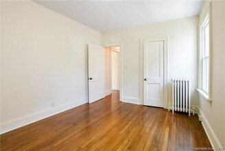 26 Eastwood Ave-Unit -3 in Waterbury, CT - Building Photo - Building Photo