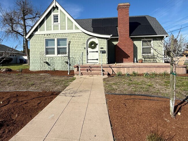 790 E San Joaquin Ave in Tulare, CA - Building Photo - Building Photo