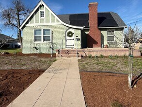 790 E San Joaquin Ave in Tulare, CA - Building Photo - Building Photo