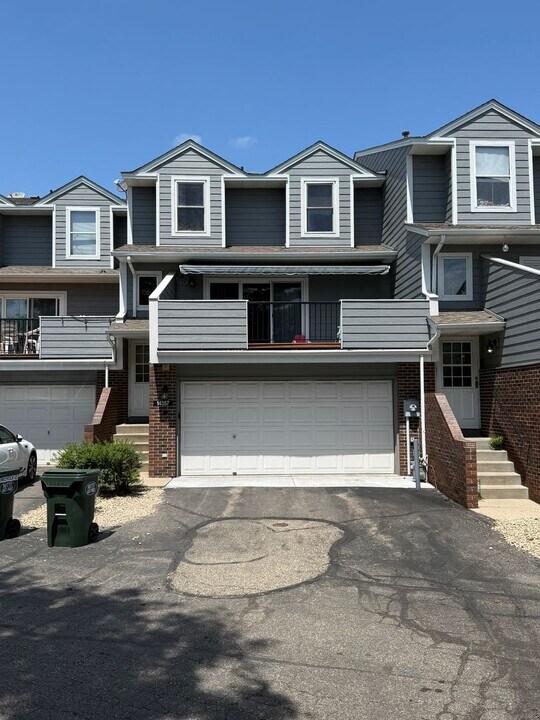 14357 Estates Ave in Apple Valley, MN - Building Photo