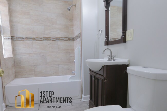 1400 N Harding Ave, Unit 1 in Chicago, IL - Building Photo - Building Photo