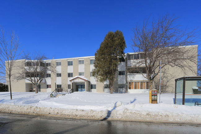 6 Walton Ave in Kitchener, ON - Building Photo - Primary Photo