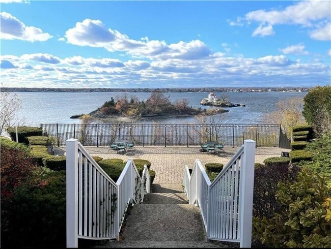 41 Bullocks Point Ave in East Providence, RI - Building Photo - Building Photo