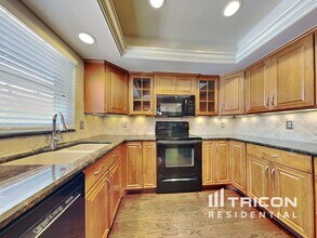 2421 Arborwood Dr in Valrico, FL - Building Photo - Building Photo