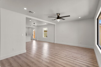 334 Cooper St in San Antonio, TX - Foto de edificio - Building Photo