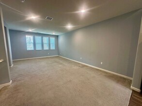 102 Fanuncio Ln in Hayward, CA - Building Photo - Building Photo