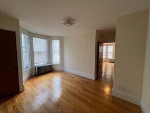 381 Harvard St, Unit 1 in Cambridge, MA - Foto de edificio - Building Photo