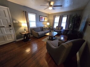 1414 W Hollywood Ave in San Antonio, TX - Foto de edificio - Building Photo