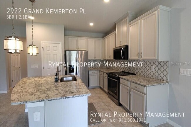2922 Grand Kemerton Pl in Tampa, FL - Building Photo - Building Photo