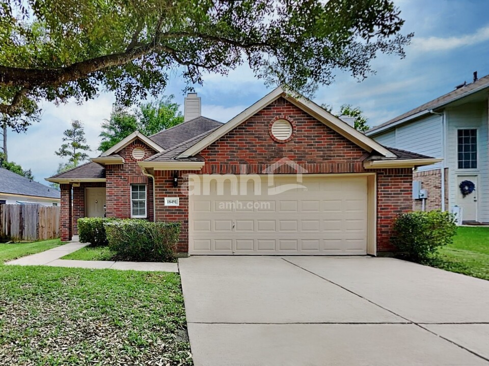 18491 Sunrise Pines Dr in Montgomery, TX - Building Photo