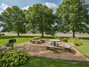 Wyndemere Apartments in St. Cloud, MN - Building Photo - Building Photo